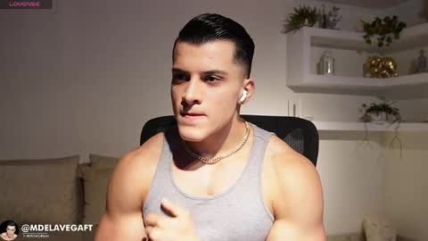 Snapshot of maximohoot chatting on April 26, 2026, 11:46 pm Sebastian online show from April 26, 2026, 11:46 pm