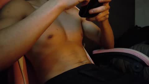 Snapshot of maximus20176 chatting on December 22, 2024, 2:17 am grey online show from December 22, 2024, 2:17 am