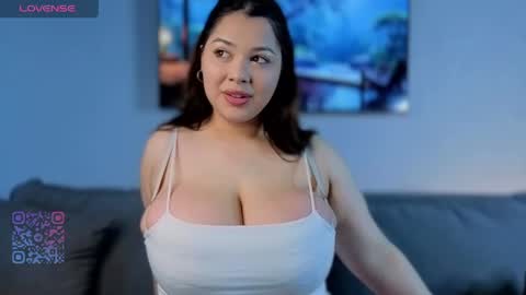 Snapshot of maxinehearl chatting on May 30, 2026, 3:47 am Monica online show from May 30, 2026, 3:47 am