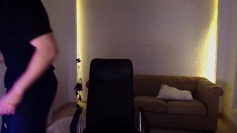 Snapshot of maxkaiden chatting on November 24, 2025, 6:02 am MaxKaiden online show from November 24, 2025, 6:02 am