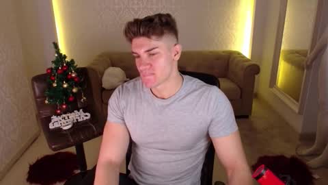 Snapshot of maxkaiden chatting on December 3, 2025, 6:10 am MaxKaiden online show from December 3, 2025, 6:10 am