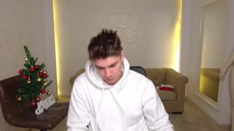 Snapshot of maxkaiden chatting on December 22, 2025, 5:37 am MaxKaiden online show from December 22, 2025, 5:37 am