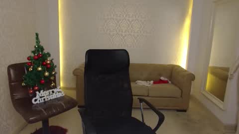 Snapshot of maxkaiden chatting on December 22, 2025, 5:43 pm MaxKaiden online show from December 22, 2025, 5:43 pm