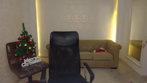 Snapshot of maxkaiden chatting on December 23, 2025, 5:49 am MaxKaiden online show from December 23, 2025, 5:49 am