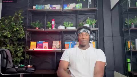 Snapshot of maxmuscle10 chatting on January 19, 2026, 6:17 am Maxmuscle10 online show from January 19, 2026, 6:17 am