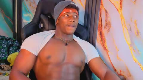 Snapshot of maxmuscle10 chatting on May 11, 2026, 7:22 pm Maxmuscle10 online show from May 11, 2026, 7:22 pm
