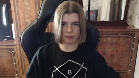 Snapshot of maxplay18 chatting on December 3, 2024, 5:45 pm Max online show from December 3, 2024, 5:45 pm