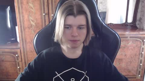 Snapshot of maxplay18 chatting on December 4, 2024, 8:23 am Max online show from December 4, 2024, 8:23 am