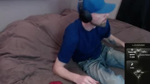 Snapshot of maxrouger chatting on April 1, 2026, 10:38 am MaxRouger online show from April 1, 2026, 10:38 am