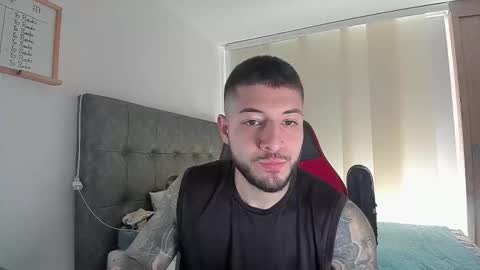 Snapshot of maxvibe_ chatting on November 13, 2025, 3:33 pm maxvibe_ online show from November 13, 2025, 3:33 pm