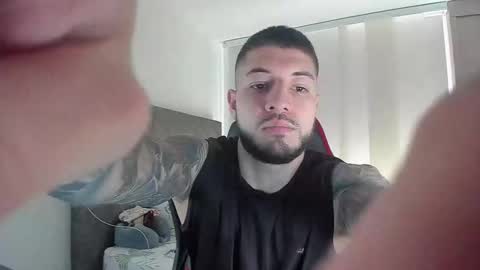 Snapshot of maxvibe_ chatting on November 18, 2025, 2:32 pm maxvibe_ online show from November 18, 2025, 2:32 pm