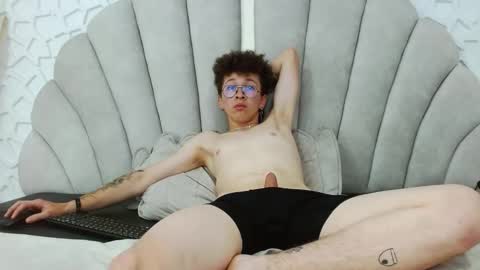 Snapshot of maxwell_sexwm chatting on January 19, 2025, 8:07 am maxwell_sexwm online show from January 19, 2025, 8:07 am