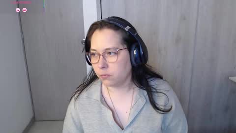 May online show from October 18, 2025, 8:20 pm