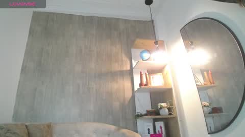 Snapshot of may_wood chatting on March 18, 2026, 12:08 pm may_wood online show from March 18, 2026, 12:08 pm