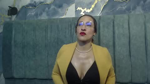 Maya online show from September 17, 2025, 1:02 pm