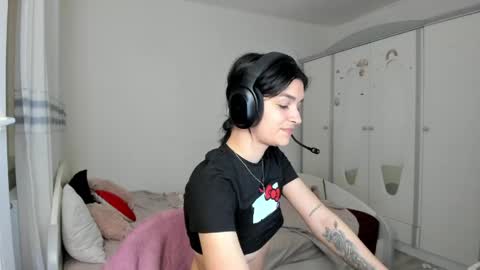 Maya online show from April 15, 2026, 6:48 pm