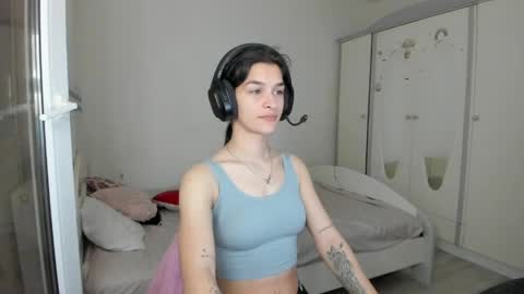 Maya online show from April 17, 2026, 6:44 pm