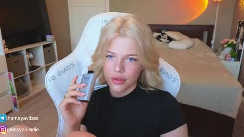 Maya online show from April 11, 2026, 3:33 am