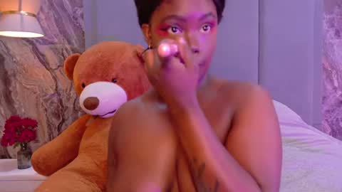 Leia Pie online show from July 27, 2026, 1:07 pm