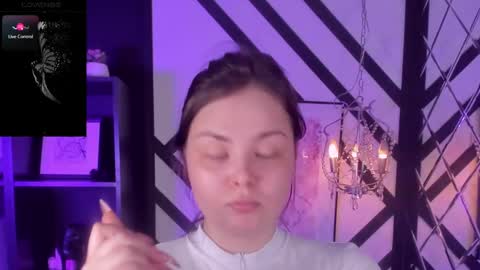 Woman online show from February 28, 2025, 2:09 pm