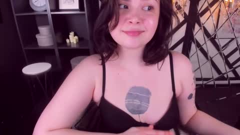 Woman online show from March 2, 2025, 7:56 pm