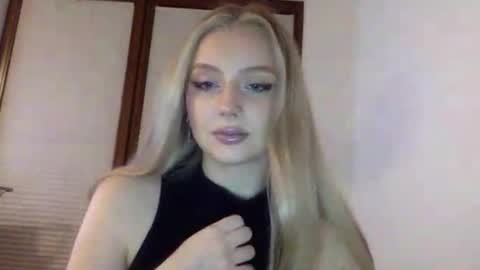 mayaflirt online show from March 22, 2026, 5:16 pm