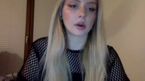 mayaflirt online show from April 23, 2026, 8:22 pm