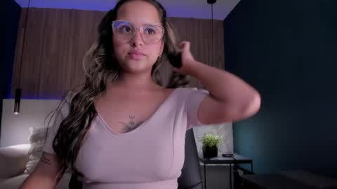 mayalee_ online show from May 15, 2026, 1:07 pm
