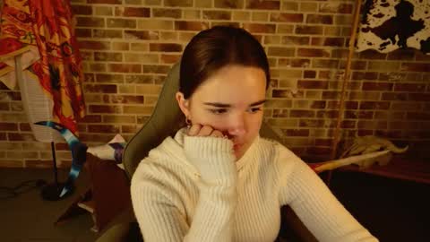 maybloom_ online show from November 12, 2025, 5:19 am