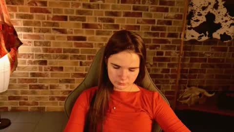 maybloom_ online show from November 18, 2025, 5:23 am