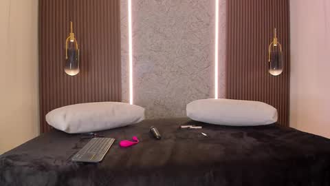 Maye Wells online show from February 21, 2026, 7:37 pm