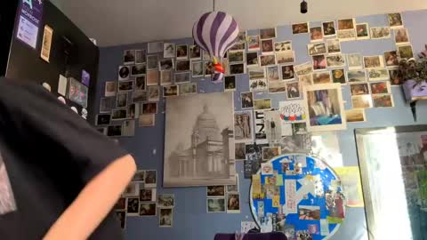 Rose online show from April 19, 2026, 4:01 am