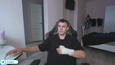 Snapshot of maygly chatting on June 18, 2026, 9:58 am Slava and Alextatto online show from June 18, 2026, 9:58 am