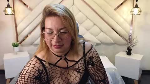 Snapshot of maylinleee chatting on February 13, 2025, 8:55 pm Mailyn online show from February 13, 2025, 8:55 pm