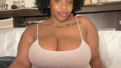 mayluvsu online show from February 20, 2026, 4:31 am