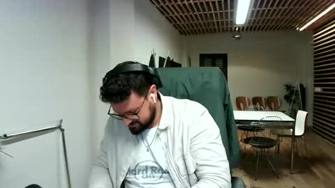 maythe4bwu online show from December 6, 2024, 5:44 pm