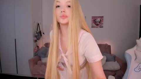  Mila  online show from September 29, 2025, 5:12 am