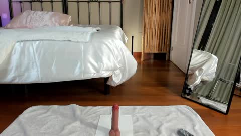 Snapshot of mazeekiin chatting on January 23, 2025, 8:24 pm Maze online show from January 23, 2025, 8:24 pm