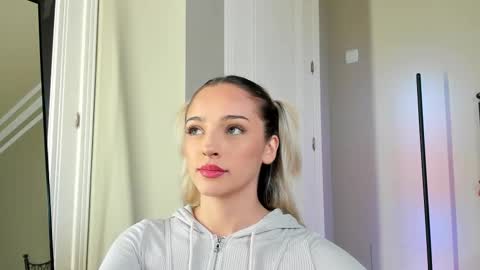 Snapshot of mazeekiin chatting on February 24, 2025, 5:20 pm Maze online show from February 24, 2025, 5:20 pm