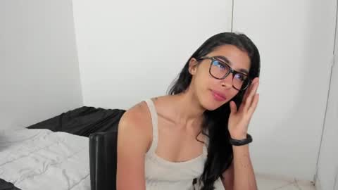 mazikeen_18 online show from July 17, 2026, 2:02 pm