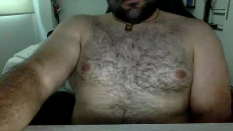 Snapshot of mbotve chatting on October 8, 2025, 9:01 pm VzlaMan online show from October 8, 2025, 9:01 pm