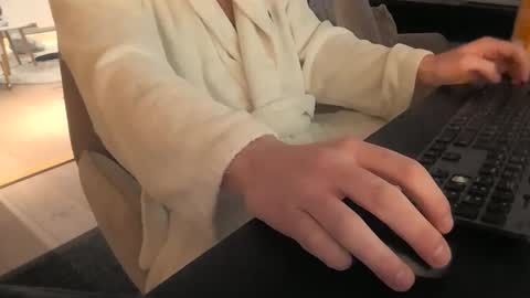 mbryni online show from December 19, 2025, 9:16 am