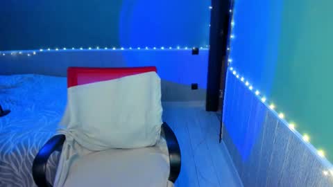 Snapshot of mdaluna chatting on December 3, 2025, 7:23 pm Kiku online show from December 3, 2025, 7:23 pm