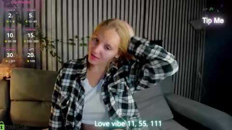 Snapshot of me1issa_bell chatting on February 25, 2026, 1:04 am Melissa online show from February 25, 2026, 1:04 am