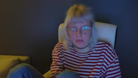 Roze online show from May 15, 2026, 11:23 pm