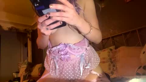 meadowmoon3 online show from September 25, 2025, 5:00 am