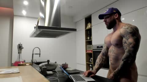 Snapshot of mealphamale chatting on April 26, 2026, 5:10 pm Alpha Male online show from April 26, 2026, 5:10 pm
