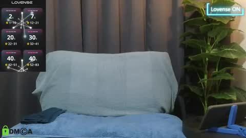 Meaty Roll online show from September 17, 2025, 7:10 am