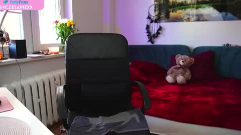 Snapshot of medelainexx chatting on March 6, 2025, 12:09 pm Milena online show from March 6, 2025, 12:09 pm