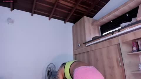 Snapshot of medussa13 chatting on November 25, 2025, 1:11 pm medussa13 online show from November 25, 2025, 1:11 pm